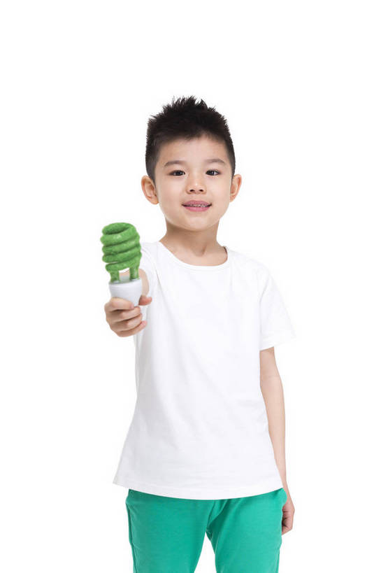 东方人,儿童,站,捧,微笑,竖图,彩色,室内,白天,留白,抠图,白色背景,正面,时尚,快乐,幸福,节能,北京,中国,仅一个人,服装,环保,灯泡,图片,节能灯,小孩,衣服,绿色,白色,站着,健康,放松,可爱,童年,童趣,摄影,服饰,生活方式,成长,希望,好奇,未来,衣着,穿着,宣传,乐观,衣饰,天真,男孩,男人,男性,亚洲人,中国人,孩子,站立,半身,影棚拍摄,愉快,男生,bj174