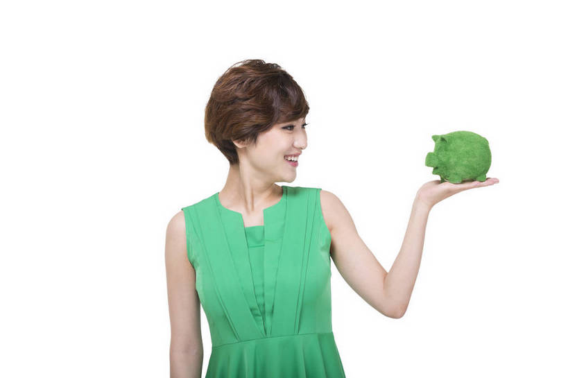 东方人,中年人,一个人,站,微笑,横图,彩色,室内,白天,留白,抠图,白色背景,正面,裙子,时尚,幸福,北京,中国,仅一个年轻女性,环保,图片,小猪,绿色,模型,健康,展示,储蓄罐,放松,美女,储蓄,理财,摄影,生活方式,宣传,端庄,乐观,节约,年轻女性,女人,女性,亚洲人,中国人,年轻人,半身,影棚拍摄,欢乐,愉快,bj174