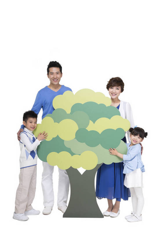 东方人,儿童,中年人,四个人,家庭,父母,站,微笑,竖图,彩色,室内,白天,留白,抠图,白色背景,正面,侧面,裙子,时尚,快乐,幸福,植物,北京,中国,种植,环保,图片,长裙,树,树木,小孩,绿色,自然,站着,健康,温馨,休闲服,卡通,放松,可爱,美女,童年,童趣,摄影,生长,生活方式,成长,道具,希望,好奇,未来,亲情,宣传,合家欢,团圆,乐观,天真,男孩,男人,男性,年轻男性,年轻女性,女孩,女人,女性,亚洲人,中国人,孩子,年轻人,站立,全身,影棚拍摄,爱,愉快,男生,植树,bj174