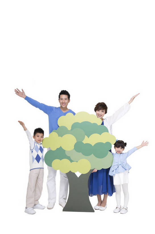 东方人,儿童,中年人,四个人,家庭,父母,站,微笑,竖图,彩色,室内,白天,留白,抠图,白色背景,正面,侧面,裙子,时尚,快乐,幸福,植物,北京,中国,伸展,种植,环保,图片,长裙,树,树木,小孩,绿色,自然,手势,站着,健康,温馨,休闲服,卡通,放松,可爱,美女,童年,童趣,舒展,摄影,生长,生活方式,成长,道具,希望,好奇,未来,亲情,宣传,合家欢,团圆,乐观,天真,男孩,男人,男性,年轻男性,年轻女性,女孩,女人,女性,亚洲人,中国人,孩子,年轻人,站立,全身,影棚拍摄,爱,愉快,男生,打手势,植树,bj174