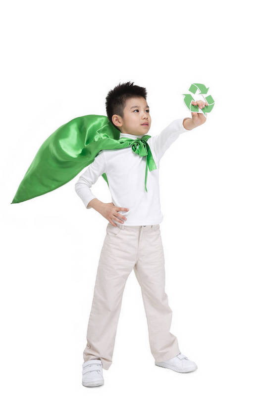 东方人,儿童,站,抱,微笑,竖图,彩色,室内,白天,留白,抠图,白色背景,侧面,时尚,快乐,幸福,指示牌,北京,中国,仅一个人,环保,标志,符号,图案,图片,文字,标识,外套,肩膀,小孩,绿色,站着,卫士,健康,休闲服,披风,展示,放松,可爱,童年,童趣,自信,摄影,生活方式,能源,成长,抱着,希望,好奇,回收,资源,搂着,未来,宣传,斗篷,利用,低碳,循环,乐观,持续,天真,男孩,男人,男性,亚洲人,中国人,孩子,外衣,搂,站立,全身,影棚拍摄,愉快,男生,莲蓬衣,bj174