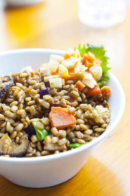 竖图,彩色,室内,特写,白天,旅游,西餐,餐桌,蔬菜,静物,北京,中国,图片,沙拉,食品,食物,碗,摄影,细节,旅行,bj174