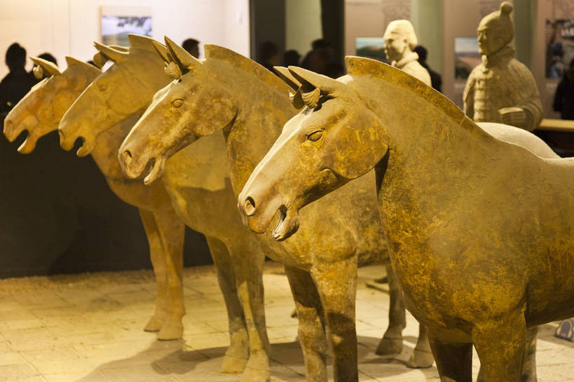 无人,博物馆,横图,彩色,室内,特写,白天,旅游,度假,马,雕塑,兵马俑,西安,中国,亚洲,风俗,雕像,图片,古典,文化,文物,娱乐,传统,工艺品,享受,休闲,旅游胜地,放松,精神,摄影,古董,战马,古物,文明,中国文化,古玩,东亚,陕西,陕西省,湖北,西安市,中华人民共和国,省会,西北地区,陕,古代文明,制度,旅行,陕西历史博物馆,雁塔区,陕西省博物馆,bj174