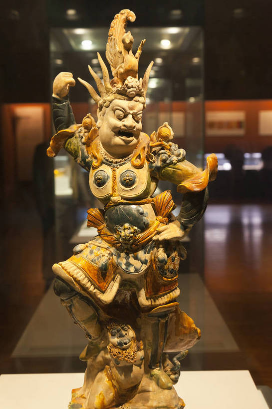 无人,博物馆,竖图,彩色,室内,特写,白天,旅游,度假,西安,中国,亚洲,风俗,图片,陶瓷,陶瓷制品,古典,文化,文物,娱乐,传统,工艺品,享受,休闲,旅游胜地,放松,精神,摄影,古董,古物,文明,中国文化,古玩,唐三彩,东亚,陕西,陕西省,湖北,西安市,中华人民共和国,省会,西北地区,陕,古代文明,制度,旅行,陕西历史博物馆,雁塔区,陕西省博物馆,彩绘天王俑,唐代彩绘天王俑,天王俑,镇墓俑,bj174