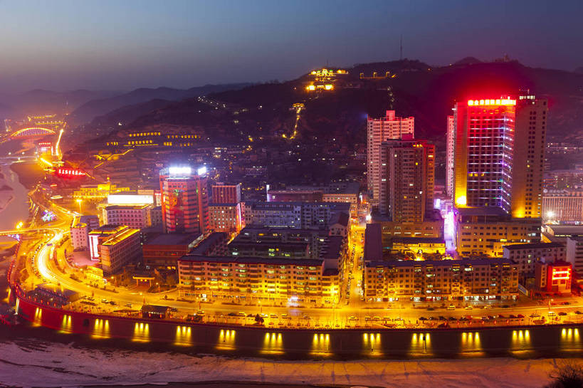 无人,横图,俯视,彩色,室外,旅游,山,建筑,夜景,中国,图片,乡村,城镇,农村,民居,村庄,旅游胜地,摄影,村落,文明,中国文化,陕西,灯火辉煌,延安,屯子,墟落,山城,旅行,居住区,bj174