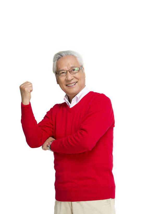 东方人,老年人,一个人,站,笑,竖图,彩色,室内,白天,留白,抠图,白色背景,侧面,时尚,幸福,北京,中国,春节,新年,节日,庆祝,图片,文化,老人,握拳,仅一个老年男性,庆典,健康,喜庆,展示,放松,力量,摄影,生活方式,纪念,慈祥,乐观,和善,老年男性,男人,男性,亚洲人,中国人,半身,影棚拍摄,欢乐,红衣,传统节日,bj174