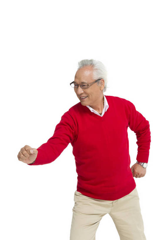 东方人,老年人,一个人,站,笑,竖图,彩色,室内,白天,留白,抠图,白色背景,正面,时尚,幸福,北京,中国,春节,新年,节日,庆祝,图片,文化,老人,握拳,仅一个老年男性,庆典,健康,喜庆,展示,放松,力量,摄影,生活方式,纪念,慈祥,乐观,和善,老年男性,男人,男性,亚洲人,中国人,半身,影棚拍摄,欢乐,红衣,传统节日,bj174