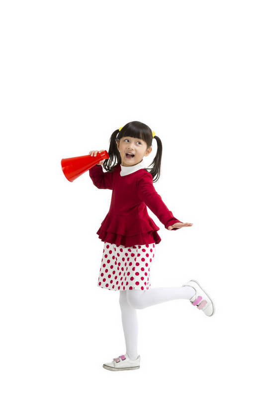 东方人,儿童,站,跳,微笑,竖图,彩色,室内,白天,留白,抠图,白色背景,侧面,民族服装,裙子,时尚,快乐,幸福,北京,中国,春节,新年,仅一个人,连衣裙,节日,庆祝,图片,文化,喇叭,小孩,小女孩,话筒,吹,站着,庆典,喜庆,放松,可爱,童年,童趣,摄影,生活方式,成长,纪念,希望,好奇,未来,传声筒,乐观,蹦,蹦跳,天真,男孩,男人,男性,女孩,女人,女性,亚洲人,中国人,孩子,跳跃,玩耍,站立,全身,影棚拍摄,礼服,唐装,男生,传统节日,bj174