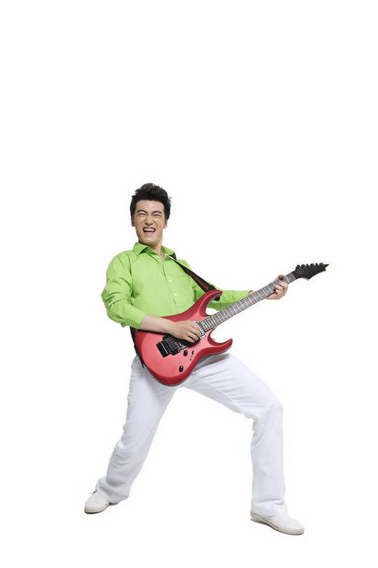 东方人,竖图,彩色,室内,白天,留白,抠图,白色背景,正面,时尚,陶醉,跳舞,快乐,幸福,北京,中国,仅一个人,图片,弹奏,演奏,弹吉他,休闲装,现代,半蹲,享受,休闲,放松,活力,自信,唱歌,摄影,生活方式,青春,手舞足蹈,演唱,歌唱,动感,乐观,男人,男性,年轻男性,亚洲人,中国人,年轻人,全身,影棚拍摄,愉快,bj174