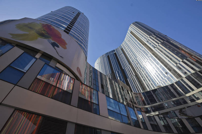 无人,家,商店,横图,彩色,室外,特写,白天,仰视,旅游,时尚,建筑,商场,北京,中国,图片,房屋,屋子,辉煌,现代建筑,楼房,商业街,玻璃房,住宅,旅游胜地,摄影,文明,发展,阳光房,繁荣,旅行,房子,三里屯,bj174