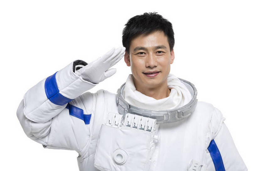 东方人,中年人,一个人,宇航员,飞行员,站,微笑,横图,彩色,室内,白天,留白,抠图,白色背景,正面,探险,信心,技术,航天,高科技,科技,北京,中国,仅一个男性,宇航服,科学,图片,手势,探索,自信,摄影,科学技术,敬礼,未来,太空服,成就,航天员,梦想,军礼,太空人,男人,男性,年轻男性,亚洲人,中国人,年轻人,举手,半身,影棚拍摄,愉快,打手势,bj174