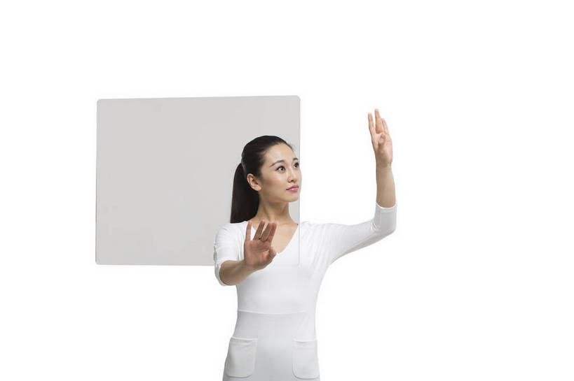 东方人,一个人,科学家,站,笑,横图,彩色,室内,白天,留白,抠图,白色背景,正面,时尚,信心,显示器,技术,高科技,科技,北京,中国,仅一个年轻女性,工作,科学,屏幕,图片,显示屏,现代,美女,自信,摄影,生活方式,科学技术,未来,科研人员,工作装,成就,研究者,液晶显示器,梦想,输出设备,防尘服,科学研究者,年轻女性,女人,女性,中国人,年轻人,科学工作者,触摸,接触,半身,影棚拍摄,愉快,bj174