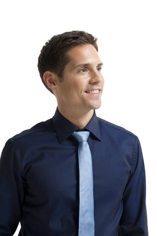 西方人,中年人,一个人,商务人士,商务男性,站,微笑,竖图,彩色,室内,白天,留白,抠图,白色背景,正面,衬衫,时尚,信心,技术,高科技,科技,北京,欧洲,中国,欧洲人,仅一个男性,套装,正装,科学,图片,现代,自信,摄影,生活方式,科学技术,未来,成就,商务装,梦想,工薪阶层,男人,男性,年轻男性,白种人,年轻人,白领,上班族,半身,影棚拍摄,衬衣,愉快,bj174