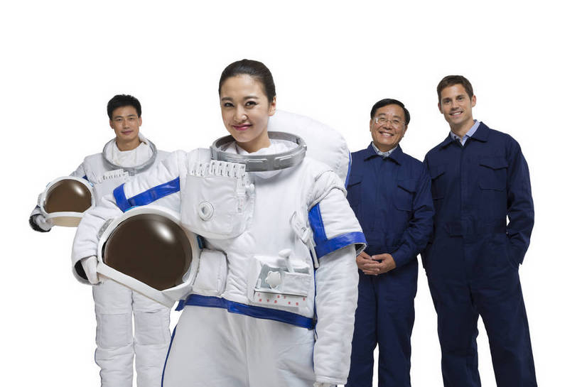 东方人,西方人,中年人,四个人,伙伴,设计师,宇航员,飞行员,科学家,工程师,站,微笑,横图,彩色,室内,白天,留白,抠图,白色背景,正面,探险,合作,团队,信心,技术,航天,高科技,科技,北京,欧洲,中国,欧洲人,宇航服,科学,图片,挥手,招手,美女,探索,自信,摄影,科学技术,未来,科研人员,太空服,成就,研究者,航天员,梦想,科学研究者,太空人,团结,友情,男人,男性,年轻男性,年轻女性,女人,女性,中年男性,白种人,亚洲人,中国人,年轻人,科学工作者,半身,影棚拍摄,愉快,bj174