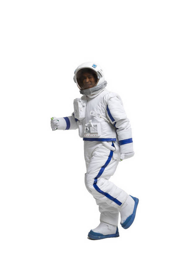 东方人,中年人,一个人,宇航员,飞行员,微笑,竖图,彩色,室内,白天,留白,抠图,白色背景,侧面,探险,智慧,信心,技术,航天,高科技,科技,帽子,北京,中国,仅一个男性,戴,漫步,突出,宇航服,科学,头盔,图片,称赞,表扬,安全帽,手势,竖,探索,自信,摄影,翘,高,戴着,科学技术,夸奖,未来,优秀,太空服,成就,航天员,梦想,好,妙,顺利,出色,超群,杰出,卓越,奇妙,太空人,聪明,男人,男性,年轻男性,亚洲人,中国人,年轻人,大拇指,全身,影棚拍摄,愉快,打手势,太空行走,bj174