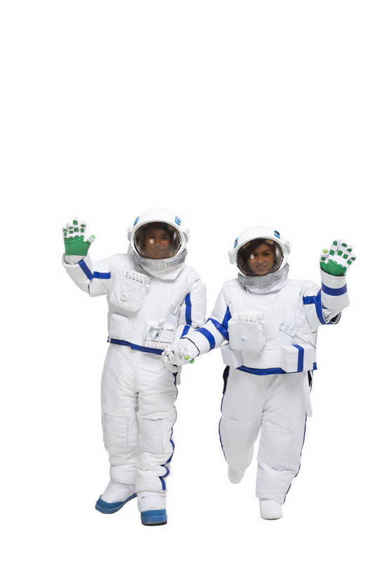 东方人,中年人,两个人,伙伴,宇航员,飞行员,竖图,彩色,室内,白天,留白,抠图,白色背景,正面,探险,合作,团队,信心,技术,航天,高科技,科技,帽子,北京,中国,戴,漫步,宇航服,科学,头盔,图片,挥手,安全帽,美女,探索,自信,摄影,戴着,科学技术,未来,太空服,成就,航天员,梦想,太空人,团结,友情,男人,男性,年轻男性,年轻女性,女人,女性,亚洲人,中国人,年轻人,拉手,全身,影棚拍摄,愉快,太空行走,bj174