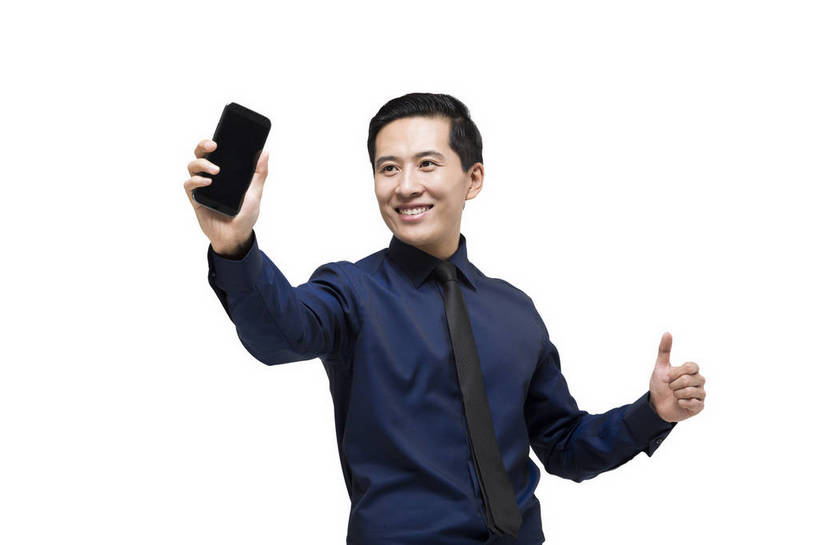 东方人,中年人,一个人,科学家,走,微笑,横图,彩色,室内,白天,留白,抠图,白色背景,侧面,西装,时尚,信心,技术,高科技,科技,手机,北京,中国,仅一个男性,漫步,正装,工作,科学,图片,现代,展示,自信,摄影,生活方式,使用,科学技术,未来,科研人员,成就,研究者,梦想,科学研究者,男人,男性,年轻男性,亚洲人,中国人,年轻人,科学工作者,半身,影棚拍摄,愉快,bj174