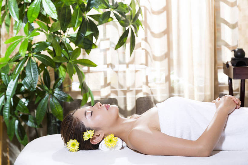 东方人,中年人,一个人,美容院,躺,横图,彩色,室内,白天,侧面,按摩,美容,时尚,幸福,北京,中国,护肤,图片,美丽,保养,享受,休闲,健康,放松,活力,可爱,美女,美体,SPA水疗,保健,疗养,养生,温泉浴场,摄影,生活方式,优雅,养颜,乐观,年轻女性,女人,女性,亚洲人,中国人,年轻人,矿泉疗养地,闭眼睛,半身,水疗,高兴,愉快,奢华,bj174