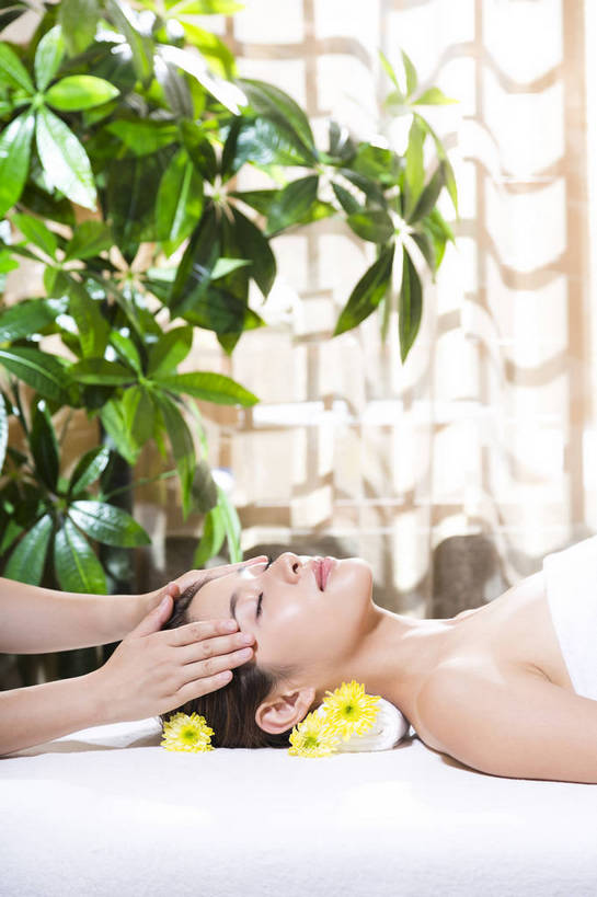 东方人,中年人,一个人,美容院,躺,竖图,彩色,室内,白天,侧面,按摩,美容,时尚,幸福,北京,中国,护肤,图片,美丽,保养,享受,休闲,健康,放松,活力,可爱,美女,美体,SPA水疗,保健,疗养,养生,温泉浴场,摄影,生活方式,优雅,养颜,乐观,年轻女性,女人,女性,亚洲人,中国人,年轻人,矿泉疗养地,闭眼睛,半身,水疗,高兴,愉快,奢华,bj174