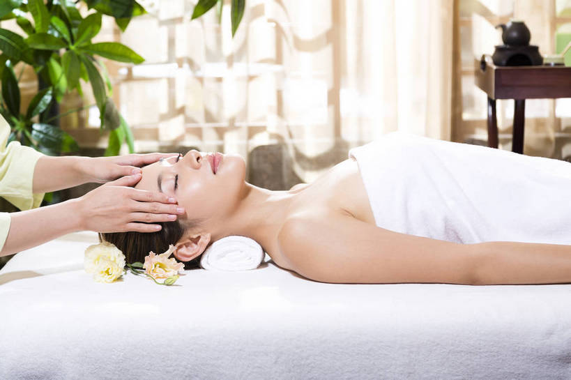 东方人,中年人,手,一个人,按摩师,美容师,美容院,躺,横图,彩色,室内,特写,白天,侧面,按摩,美容,时尚,幸福,北京,中国,护肤,图片,美丽,保养,享受,休闲,健康,放松,活力,可爱,美女,美体,SPA水疗,保健,疗养,养生,温泉浴场,摄影,生活方式,优雅,养颜,乐观,年轻女性,女人,女性,亚洲人,中国人,年轻人,矿泉疗养地,闭眼睛,半身,水疗,高兴,愉快,奢华,bj174