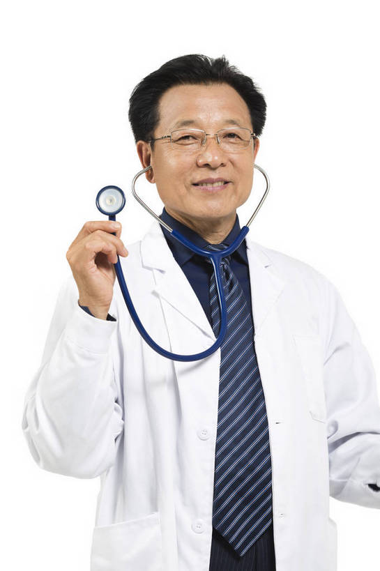 东方人,中年人,老年人,医生,医院,站,微笑,竖图,彩色,室内,白天,抠图,白色背景,正面,成功,北京,中国,仅一个人,研究,图片,听诊器,医护人员,医疗人员,健康,成熟,活力,自信,摄影,医疗,白大褂,工作装,诊疗,精明,老年男性,男人,男性,中年男性,亚洲人,中国人,大夫,半身,影棚拍摄,愉快,bj174
