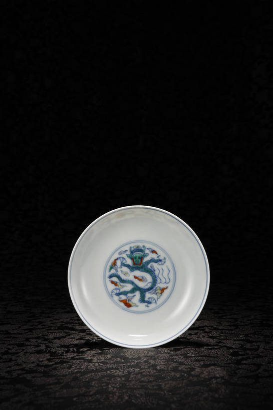 竖图,彩色,室内,白天,绘画,静物,北京,中国,花纹,风俗,纹路,彩绘,瓷器,图片,纹理,陶瓷,陶瓷制品,艺术品,古典,文化,文物,传统,容器,工艺品,碗,精神,摄影,古董,储藏,珍贵,陶艺,黑背景,古物,储存,文明,中国文化,斑纹,珍藏,精美,古玩,肌理,龙纹,彩釉,古代文明,制度,画画,影棚拍摄,保藏,夔龙纹,夔纹,收藏,贮存,传统文化,粉彩,粉彩瓷,bj174