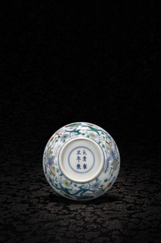 竖图,彩色,室内,白天,绘画,静物,北京,中国,风俗,彩绘,瓷器,图片,陶瓷,陶瓷制品,艺术品,古典,文化,文物,传统,容器,工艺品,碗,精神,摄影,古董,储藏,珍贵,陶艺,黑背景,古物,储存,文明,中国文化,珍藏,精美,古玩,彩釉,古代文明,制度,画画,影棚拍摄,保藏,收藏,贮存,传统文化,粉彩,粉彩瓷,bj174