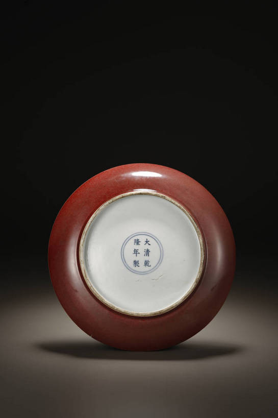 竖图,彩色,室内,白天,绘画,静物,餐具,北京,中国,风俗,彩绘,瓷器,碟子,盘,图片,陶瓷,艺术品,古典,文化,文物,传统,盘子,工艺品,碟,精神,摄影,古董,珍贵,陶艺,黑背景,古物,文明,中国文化,珍藏,精美,古玩,彩釉,古代文明,制度,画画,影棚拍摄,保藏,收藏,传统文化,红釉,bj174