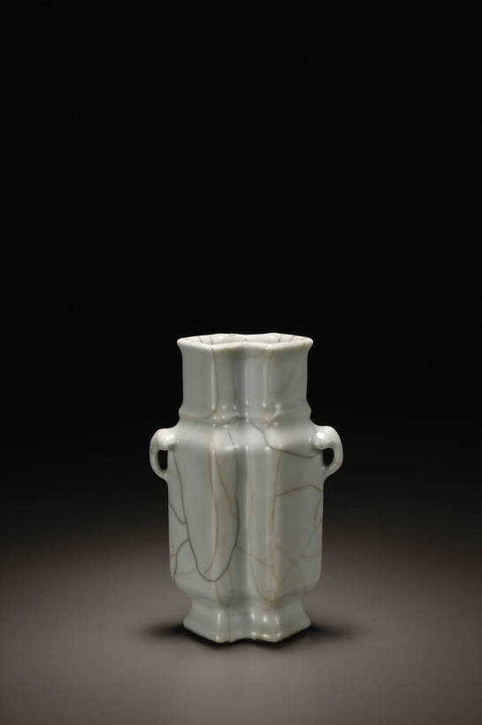 竖图,彩色,室内,白天,静物,北京,中国,风俗,瓷器,罐子,瓶,图片,陶瓷,陶瓷制品,艺术品,古典,文化,文物,传统,瓶子,工艺品,精神,摄影,古董,珍贵,黑背景,古物,文明,中国文化,珍藏,精美,古玩,古代文明,制度,影棚拍摄,保藏,收藏,传统文化,双联瓶,bj174