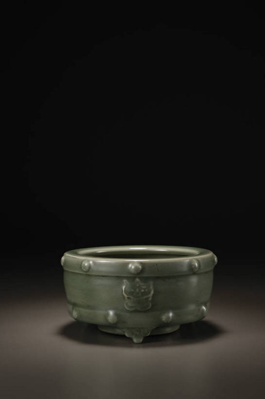 竖图,彩色,室内,白天,绘画,静物,北京,中国,风俗,彩绘,瓷器,图片,香炉,陶瓷,艺术品,古典,文化,文物,传统,工艺品,祈祷,精神,许愿,摄影,宗教,信仰,古董,祈求,祭奠,祭祀,珍贵,陶艺,黑背景,古物,文明,中国文化,珍藏,祭坛,精美,古玩,敬拜,彩釉,古代文明,制度,画画,影棚拍摄,保藏,收藏,传统文化,青釉,bj174