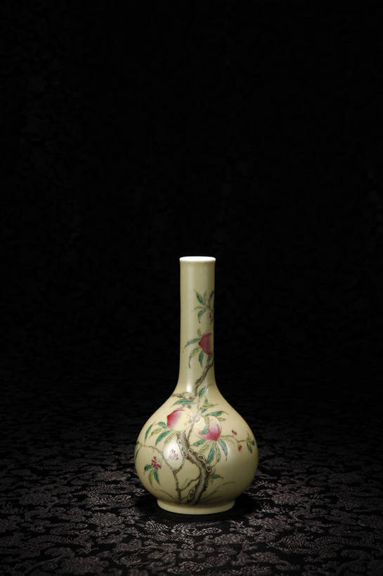 竖图,彩色,室内,白天,绘画,静物,北京,中国,花纹,风俗,纹路,彩绘,瓷器,瓶,图片,纹理,陶瓷,陶瓷制品,艺术品,古典,文化,文物,传统,瓶子,工艺品,精神,摄影,古董,珍贵,陶艺,黑背景,古物,文明,中国文化,斑纹,珍藏,精美,古玩,肌理,彩釉,古代文明,制度,画画,影棚拍摄,保藏,收藏,传统文化,长颈瓶,粉彩,粉彩瓷,bj174