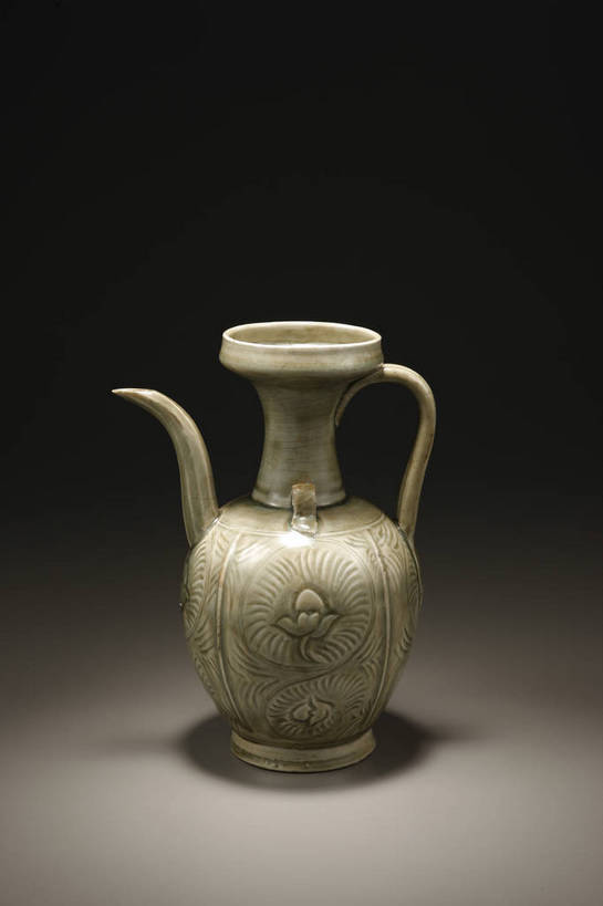 竖图,彩色,室内,白天,静物,北京,中国,花纹,风俗,瓷器,壶,图案,图片,酒壶,艺术品,古典,文化,文物,传统,容器,工艺品,精神,摄影,古董,储藏,珍贵,黑背景,古物,储存,文明,中国文化,珍藏,精美,古玩,古代文明,制度,影棚拍摄,保藏,收藏,贮存,传统文化,执壶,注壶,注子,bj174