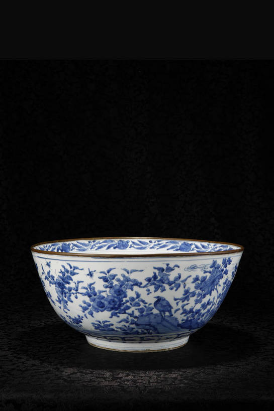 竖图,彩色,室内,白天,静物,北京,中国,花纹,风俗,艺术,纹路,瓷器,图片,纹理,手工艺品,陶瓷,陶瓷制品,艺术品,古典,文化,文物,传统,容器,工艺品,碗,精神,摄影,古董,储藏,青花瓷,珍贵,黑背景,高雅,古物,储存,文明,中国文化,斑纹,珍藏,精美,古玩,肌理,自信心,品位,古代文明,制度,磁器,白地青花瓷,青花,影棚拍摄,保藏,收藏,贮存,传统文化,鸟纹,bj174