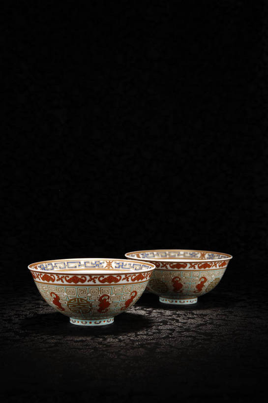 竖图,彩色,室内,白天,绘画,静物,北京,中国,花纹,风俗,纹路,彩绘,瓷器,图片,纹理,陶瓷,陶瓷制品,艺术品,古典,文化,文物,传统,容器,工艺品,碗,精神,摄影,古董,储藏,珍贵,陶艺,黑背景,古物,储存,文明,中国文化,斑纹,珍藏,精美,古玩,肌理,彩釉,古代文明,制度,画画,影棚拍摄,保藏,收藏,贮存,传统文化,粉彩,粉彩瓷,寿字纹,bj174