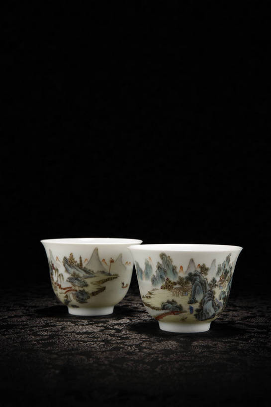 竖图,彩色,室内,白天,绘画,静物,杯子,北京,中国,花纹,风俗,纹路,彩绘,瓷器,图案,图片,纹理,陶瓷,艺术品,一对,古典,杯,文化,文物,传统,工艺品,精神,摄影,古董,珍贵,陶艺,黑背景,古物,文明,中国文化,斑纹,珍藏,精美,古玩,肌理,彩釉,古代文明,制度,画画,影棚拍摄,保藏,收藏,传统文化,粉彩,粉彩瓷,bj174