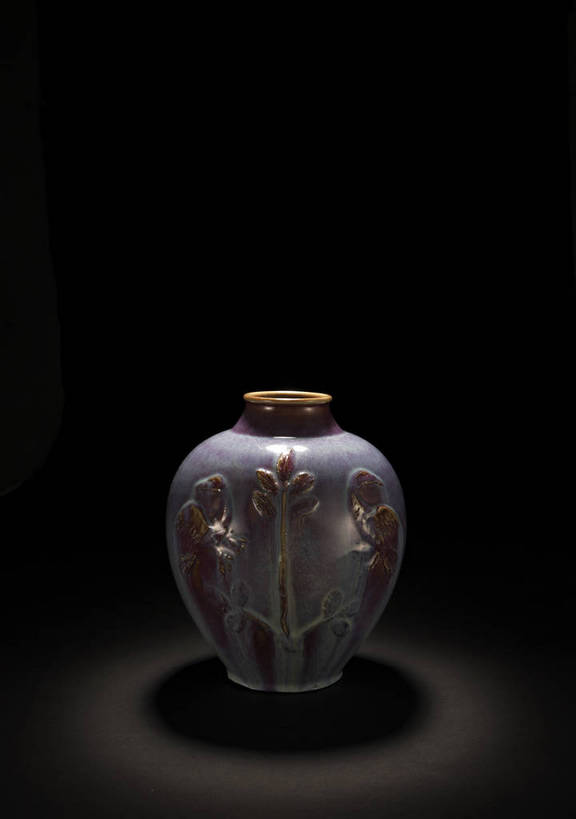 竖图,彩色,室内,白天,静物,北京,中国,花纹,风俗,纹路,瓷器,罐,罐子,图片,纹理,陶瓷,陶瓷制品,艺术品,古典,文化,文物,传统,工艺品,精神,摄影,古董,珍贵,黑背景,古物,文明,中国文化,斑纹,珍藏,精美,古玩,肌理,古代文明,制度,影棚拍摄,保藏,收藏,传统文化,窑变釉,鸟纹,bj174