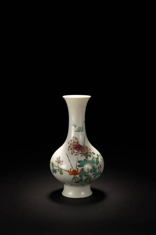 竖图,彩色,室内,白天,绘画,静物,北京,中国,花纹,风俗,纹路,彩绘,瓷器,瓶,图片,纹理,陶瓷,陶瓷制品,艺术品,古典,文化,文物,传统,瓶子,工艺品,精神,摄影,古董,珍贵,陶艺,黑背景,古物,文明,中国文化,斑纹,珍藏,精美,古玩,肌理,彩釉,古代文明,制度,画画,影棚拍摄,保藏,收藏,传统文化,粉彩,粉彩瓷,花卉纹,bj174