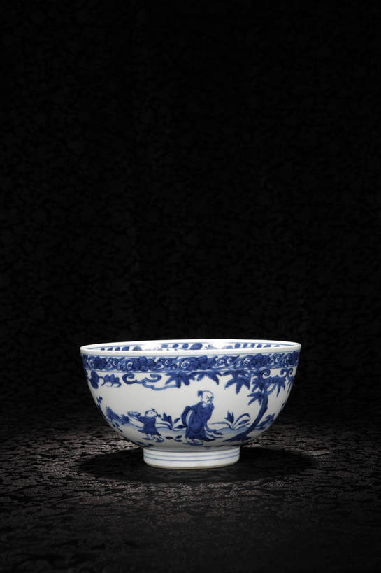 竖图,彩色,室内,白天,静物,北京,中国,风俗,瓷器,图片,艺术品,古典,文化,文物,传统,工艺品,碗,精神,摄影,古董,青花瓷,珍贵,黑背景,古物,文明,中国文化,珍藏,精美,古玩,古代文明,制度,影棚拍摄,保藏,收藏,传统文化,bj174