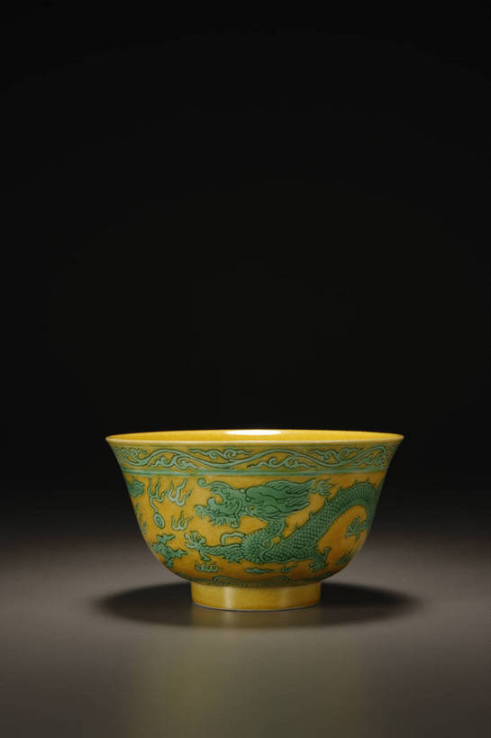 竖图,彩色,室内,白天,静物,北京,中国,花纹,风俗,纹路,瓷器,图片,纹理,陶瓷,陶瓷制品,艺术品,古典,文化,文物,传统,容器,工艺品,碗,精神,摄影,古董,储藏,珍贵,黑背景,古物,储存,文明,中国文化,斑纹,珍藏,精美,古玩,肌理,龙纹,古代文明,制度,影棚拍摄,保藏,夔龙纹,夔纹,收藏,贮存,传统文化,bj174