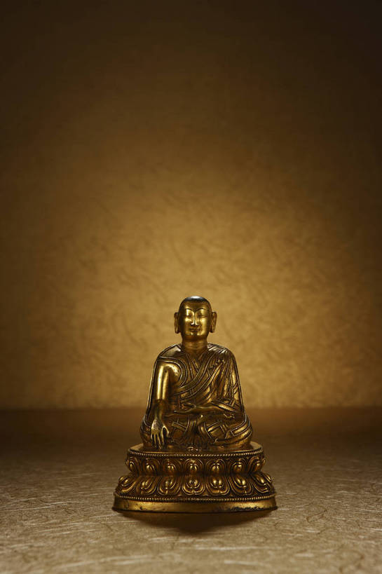 和尚,竖图,彩色,室内,白天,静物,北京,中国,黄色背景,风俗,图片,艺术品,古典,文化,文物,传统,鎏金,工艺品,精神,摄影,古董,工艺,珍贵,古物,文明,中国文化,珍藏,精美,古玩,喇嘛,古代文明,制度,比丘,高僧,僧,僧侣,僧人,沙弥,修行僧,影棚拍摄,保藏,收藏,传统文化,金刚上师,上师,火镀金,bj174