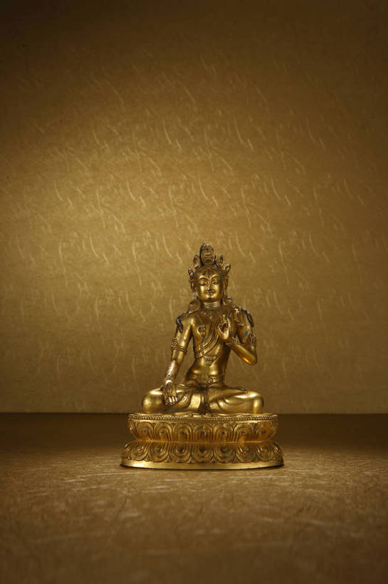 竖图,彩色,室内,白天,静物,北京,中国,黄色背景,风俗,神话,佛像,图片,艺术品,古典,文化,文物,传统,鎏金,工艺品,精神,摄影,古董,工艺,珍贵,古物,文明,中国文化,珍藏,传说,精美,古玩,菩萨,古代文明,制度,中国神话,影棚拍摄,保藏,收藏,传统文化,菩提萨埵,火镀金,bj174