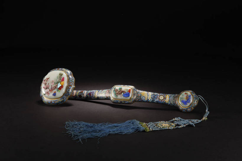 横图,彩色,室内,白天,幸福,静物,玉,北京,中国,风俗,镶嵌,图片,艺术品,古典,文化,文物,传统,工艺品,精神,摄影,奢侈品,古董,玉器,吉祥,贵重,珍贵,黑背景,古物,文明,中国文化,珍藏,精美,玉石,古玩,如意,古代文明,宝贵,制度,影棚拍摄,玉如意,保藏,收藏,传统文化,bj174