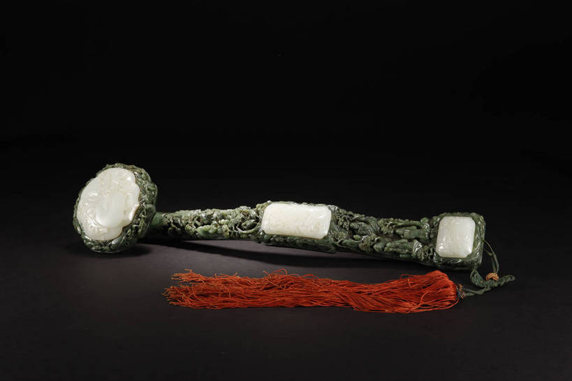 横图,彩色,室内,白天,幸福,静物,玉,北京,中国,风俗,镶嵌,图片,艺术品,古典,文化,文物,传统,工艺品,精神,摄影,奢侈品,古董,玉器,吉祥,贵重,珍贵,黑背景,古物,文明,中国文化,珍藏,精美,玉石,古玩,如意,古代文明,宝贵,制度,影棚拍摄,玉如意,保藏,收藏,传统文化,bj174