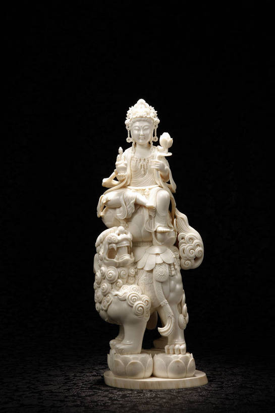 竖图,彩色,室内,白天,智慧,静物,象牙,雕塑,北京,中国,风俗,神话,艺术,装饰,神兽,彩绘,雕刻,雕像,图片,艺术品,古典,文化,文物,传统,工艺品,精神,摄影,观音,观音像,古董,纪念,美术,珍贵,黑背景,古物,文明,中国文化,主题,珍藏,传说,精美,陈列,古玩,菩萨,观音菩萨,功能,美学,象牙雕,象牙雕刻,牙雕,古代文明,制度,慈悲,中国神话,观世音,观世音菩萨,观音大士,观自在菩萨,影棚拍摄,保藏,收藏,传统文化,朝天吼,犼,望天吼,bj174