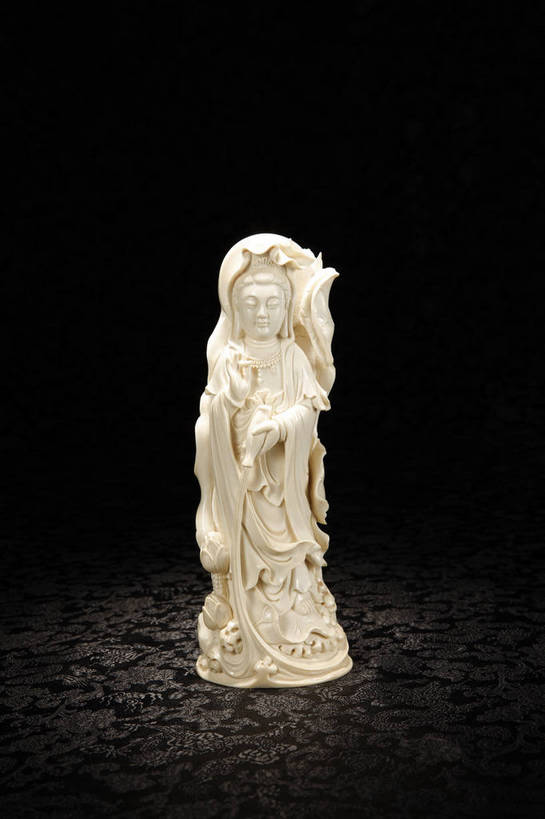 竖图,彩色,室内,白天,智慧,静物,象牙,雕塑,北京,中国,风俗,神话,艺术,装饰,彩绘,雕刻,雕像,图片,艺术品,古典,文化,文物,传统,工艺品,精神,摄影,观音,观音像,古董,纪念,美术,珍贵,黑背景,古物,文明,中国文化,主题,珍藏,传说,精美,陈列,古玩,菩萨,观音菩萨,功能,美学,象牙雕,象牙雕刻,牙雕,古代文明,制度,慈悲,中国神话,观世音,观世音菩萨,观音大士,观自在菩萨,影棚拍摄,保藏,收藏,传统文化,bj174