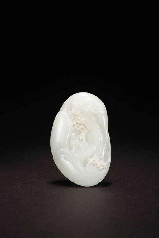 竖图,彩色,室内,白天,静物,工艺美术品,玉,雕塑,北京,中国,风俗,艺术,装饰,雕刻,雕像,图片,艺术品,古典,文化,文物,传统,工艺品,精神,摄影,玉雕,摆件,古董,纪念,工艺,美术,珍贵,黑背景,古物,文明,中国文化,主题,珍藏,精美,陈列,古玩,功能,美学,古代文明,制度,影棚拍摄,保藏,收藏,传统文化,bj174