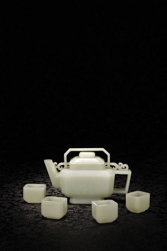 竖图,彩色,室内,白天,静物,玉,北京,中国,风俗,图片,艺术品,古典,文化,文物,传统,茶具,工艺品,精神,摄影,奢侈品,玉雕,古董,玉器,贵重,珍贵,黑背景,茶器,古物,文明,中国文化,珍藏,精美,玉石,古玩,一套,古代文明,宝贵,制度,影棚拍摄,保藏,收藏,传统文化,bj174