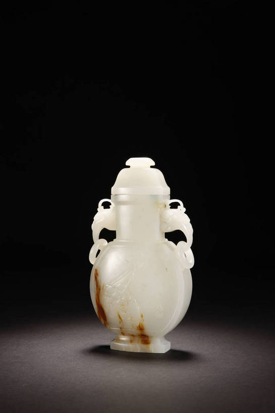 竖图,彩色,室内,白天,静物,玉,雕塑,北京,中国,风俗,艺术,装饰,雕刻,雕像,瓶,图片,陶瓷,陶瓷制品,艺术品,古典,文化,文物,传统,瓶子,工艺品,精神,摄影,玉雕,古董,纪念,美术,珍贵,黑背景,古物,文明,中国文化,主题,珍藏,精美,陈列,古玩,功能,美学,古代文明,制度,影棚拍摄,保藏,收藏,传统文化,双耳瓶,bj174