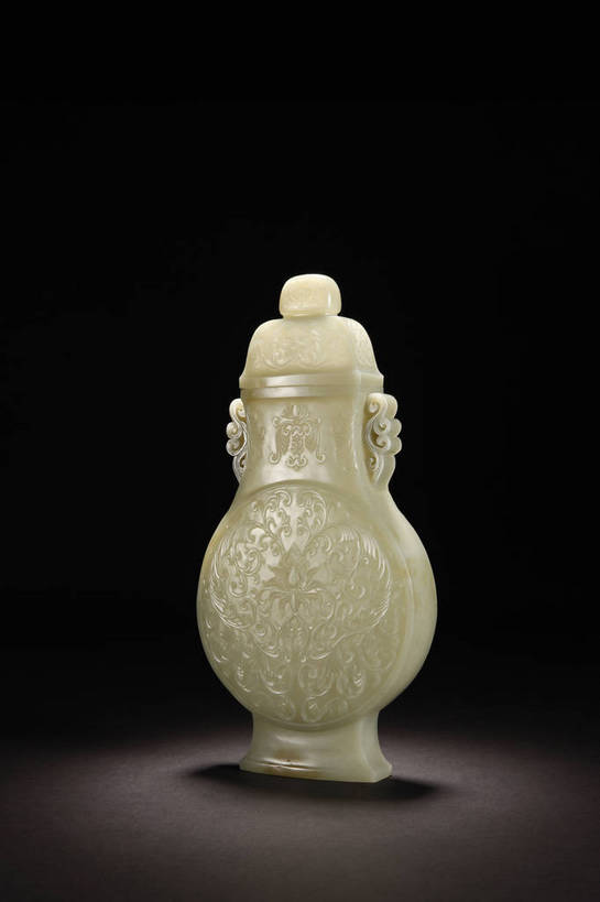 竖图,彩色,室内,白天,静物,玉,雕塑,北京,中国,风俗,艺术,装饰,雕刻,雕像,瓶,图片,艺术品,古典,文化,文物,传统,瓶子,工艺品,精神,摄影,玉雕,古董,纪念,美术,珍贵,黑背景,古物,文明,中国文化,主题,珍藏,精美,陈列,古玩,功能,美学,古代文明,制度,影棚拍摄,保藏,收藏,传统文化,bj174