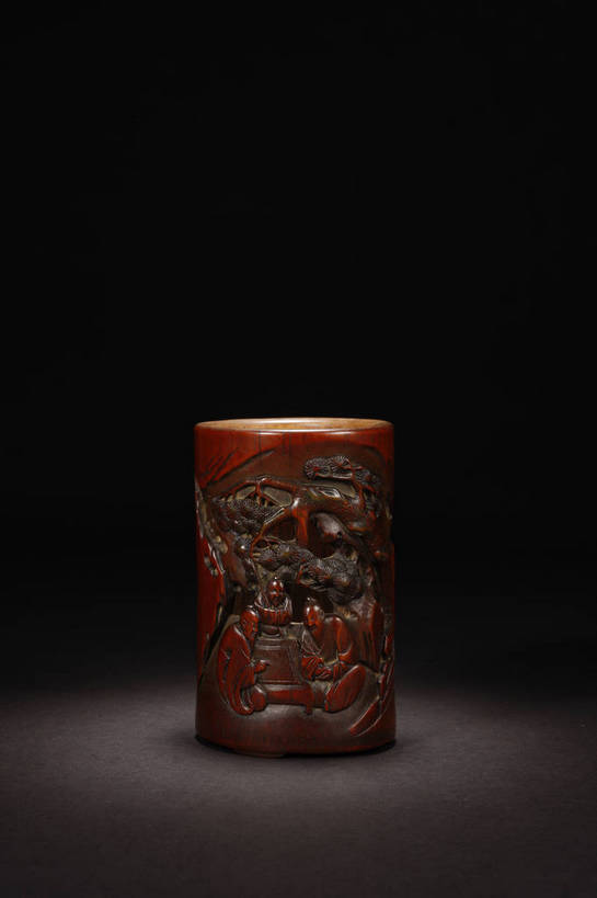 竖图,彩色,室内,白天,静物,笔筒,木雕,雕塑,北京,中国,风俗,艺术,装饰,雕刻,雕像,图片,艺术品,古典,文化,文物,传统,工艺品,精神,摄影,古董,纪念,美术,珍贵,黑背景,古物,文明,中国文化,主题,珍藏,精美,陈列,古玩,功能,美学,古代文明,制度,影棚拍摄,紫檀,保藏,收藏,传统文化,bj174